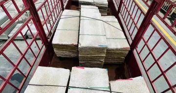 林芝 黄金麻花岗岩荔枝面，光面毛板装车完成