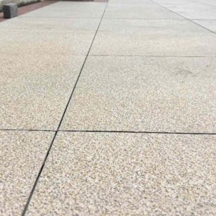 林芝 黄金麻花岗岩石板材荔枝面地面铺装效果