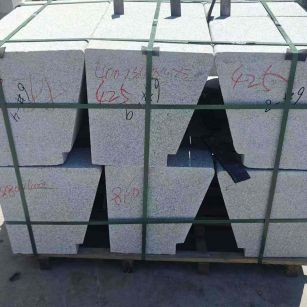 林芝 芝麻白异形坐凳，石凳