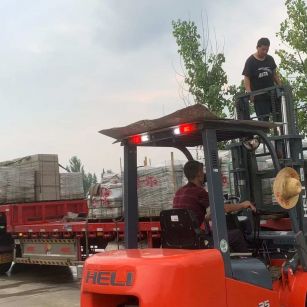 林芝 黄金麻冰裂纹，地铺石装车