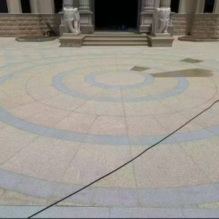 林芝 黄金麻芝麻灰花岗岩石材地铺拼接效果