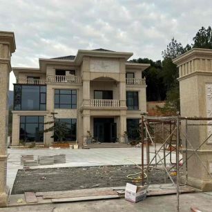 林芝 黄金麻花岗岩别墅雕花外墙干挂配上门口雕花罗马柱