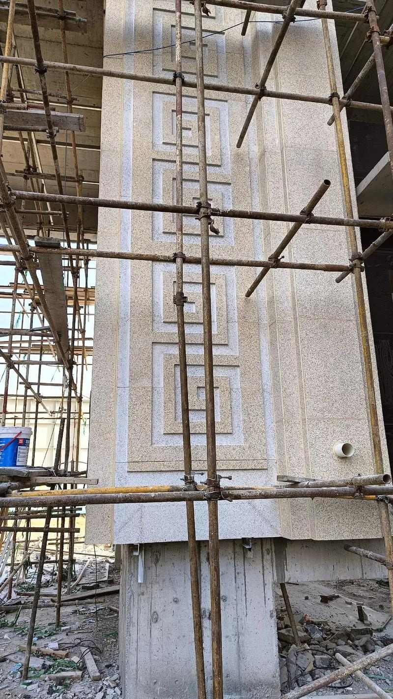 林芝 黄金麻花岗岩别墅外墙干挂回纹造型效果