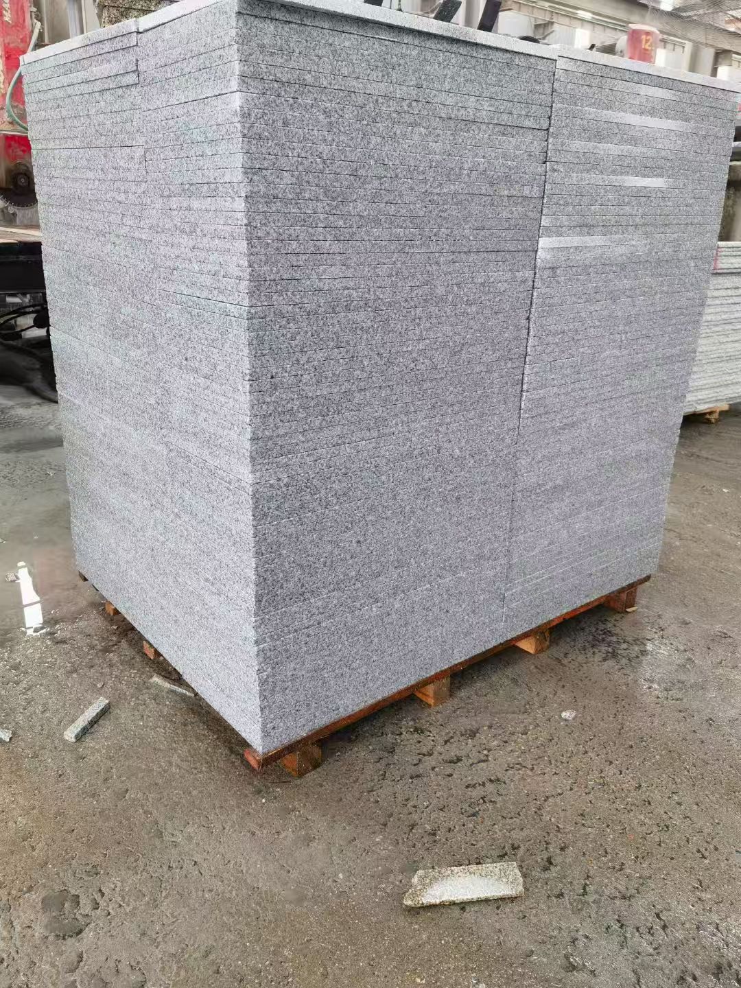 林芝 芝麻白火烧面1.8厚300*600地铺石，尺寸标准，厚薄均匀