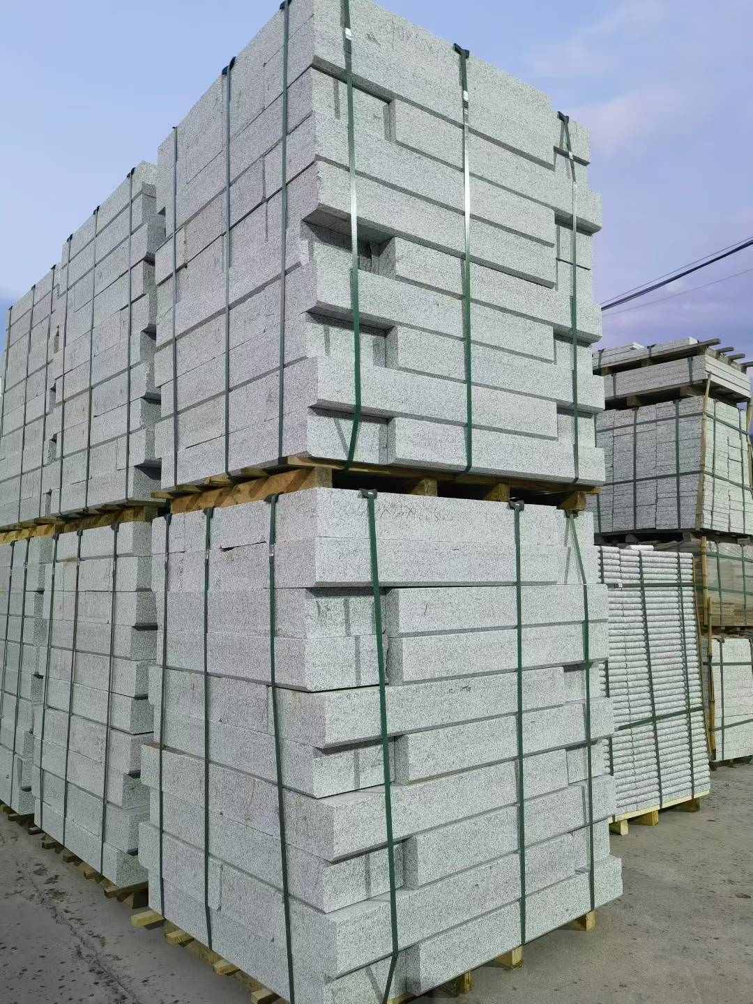 林芝 芝麻白花岗岩路沿石，路缘石，路肩石，道牙，立缘石，马路牙子，街沿石，侧石等