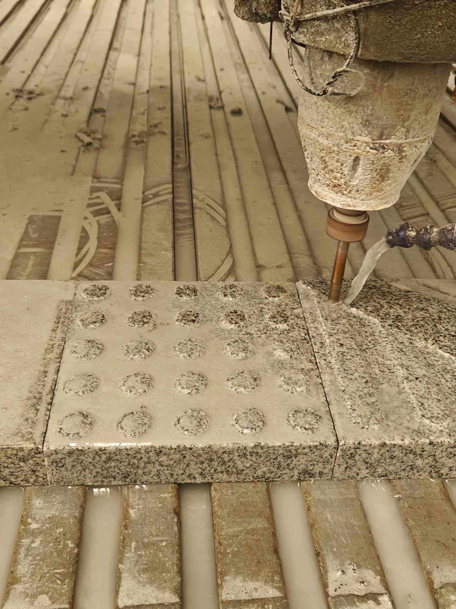 林芝 芝麻白花岗岩石材盲人石、盲道石、盲点石