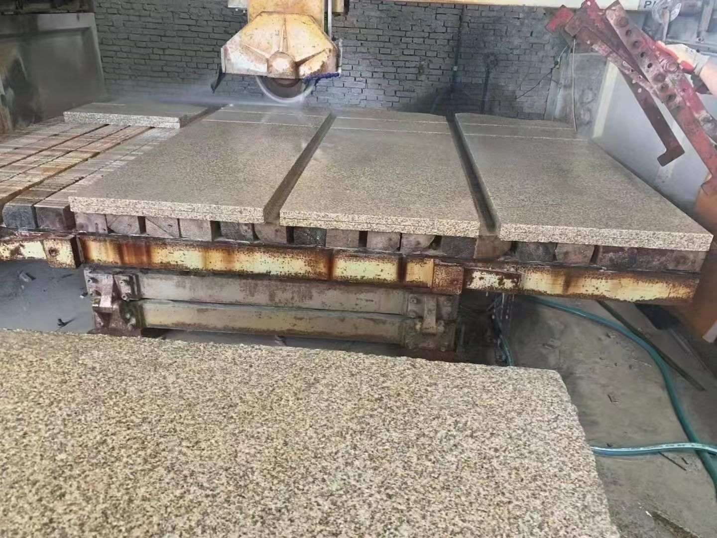 林芝 黄金麻荔枝面成品板加工