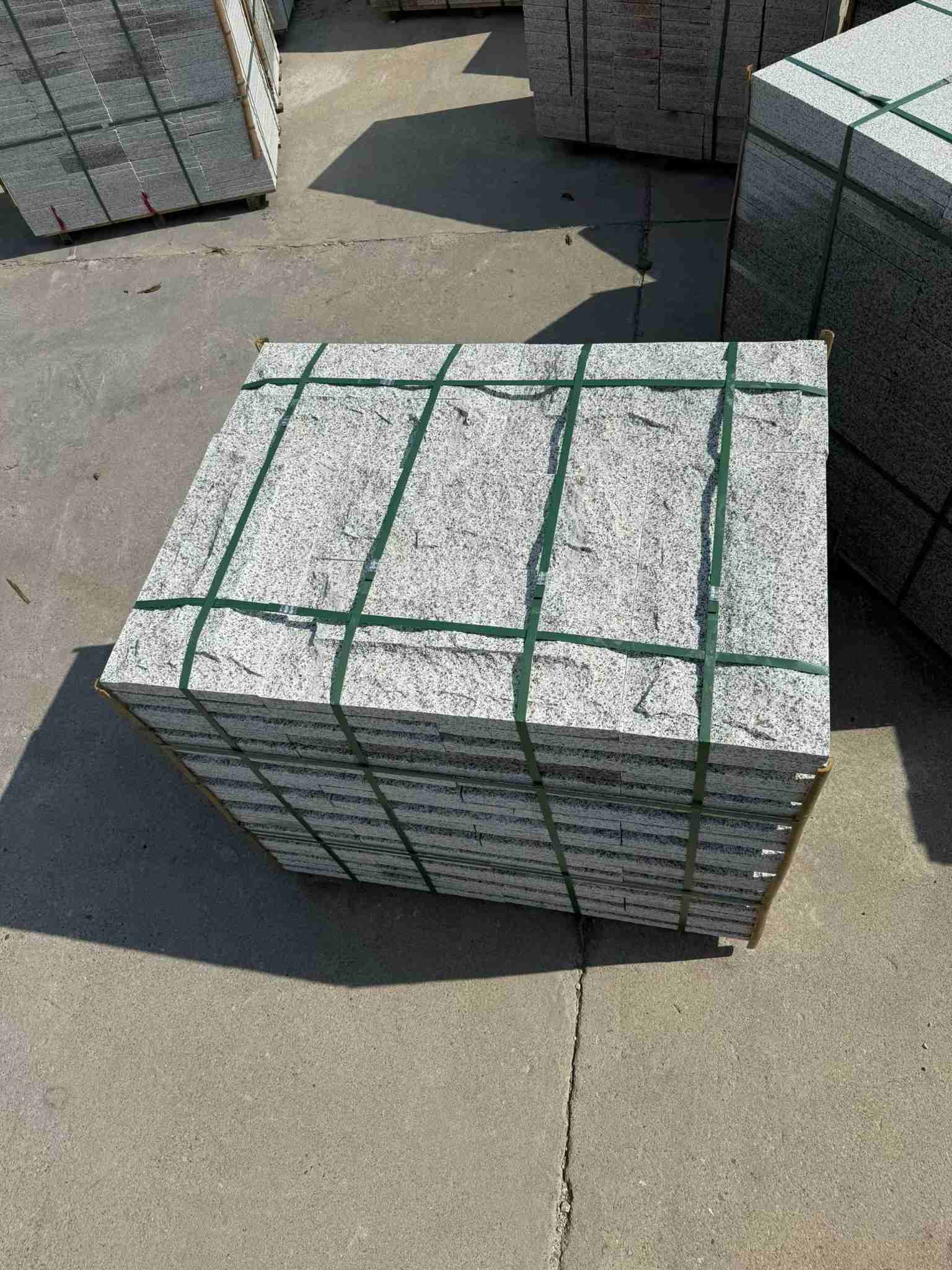 林芝 白麻花岗岩石材自然面蘑菇石成品