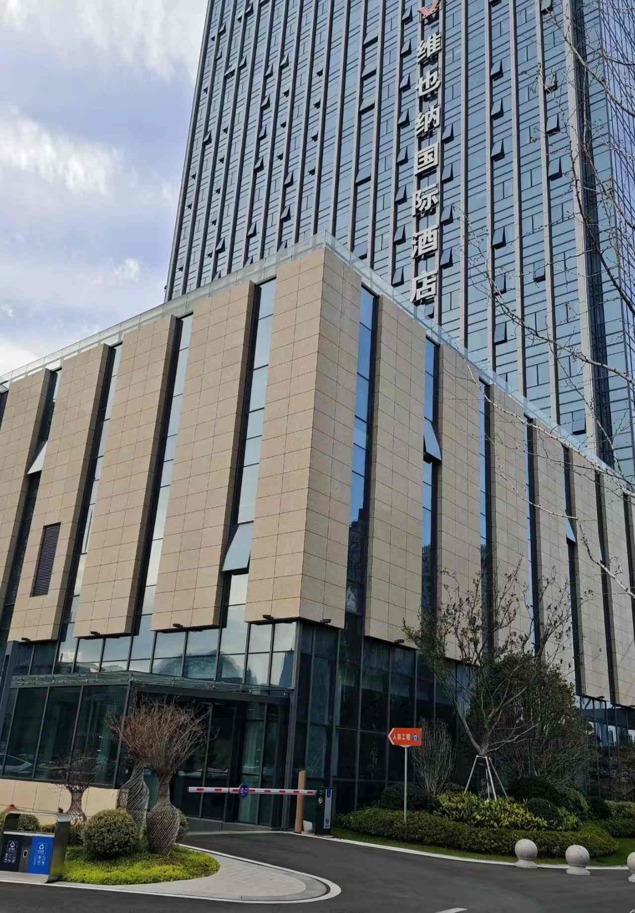 林芝 黄金麻花岗岩外墙干挂