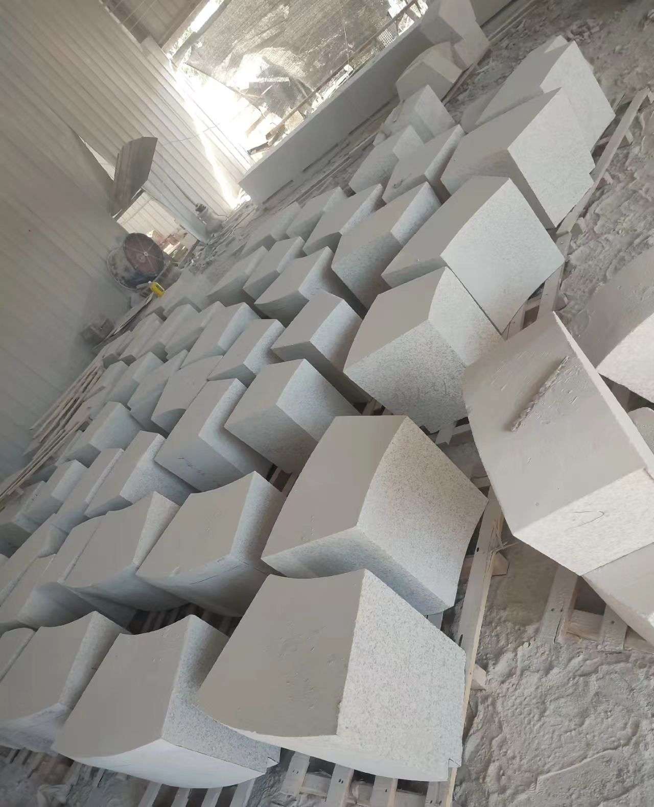 林芝 白麻花岗岩异形坐凳