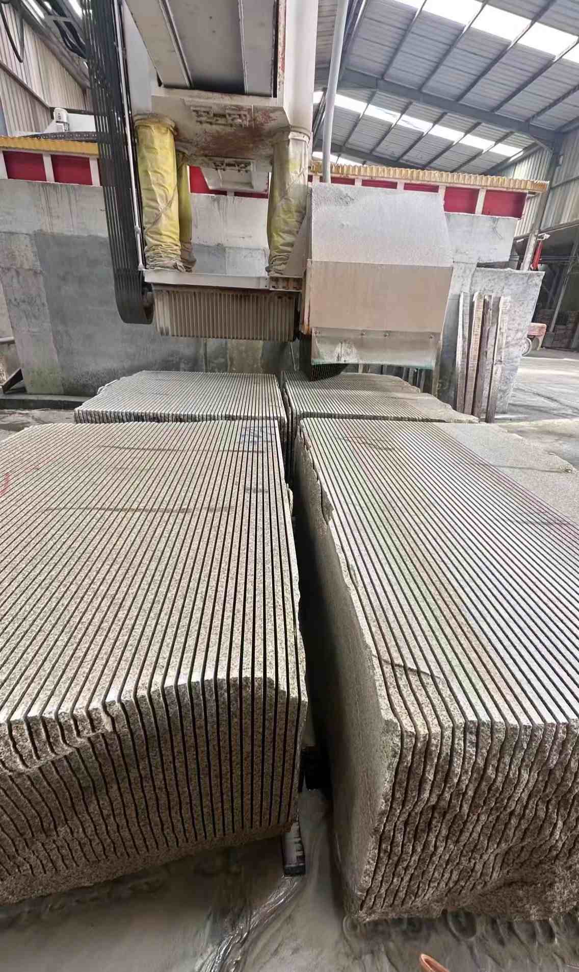 林芝 车间生产日常，黄金麻白麻花岗岩