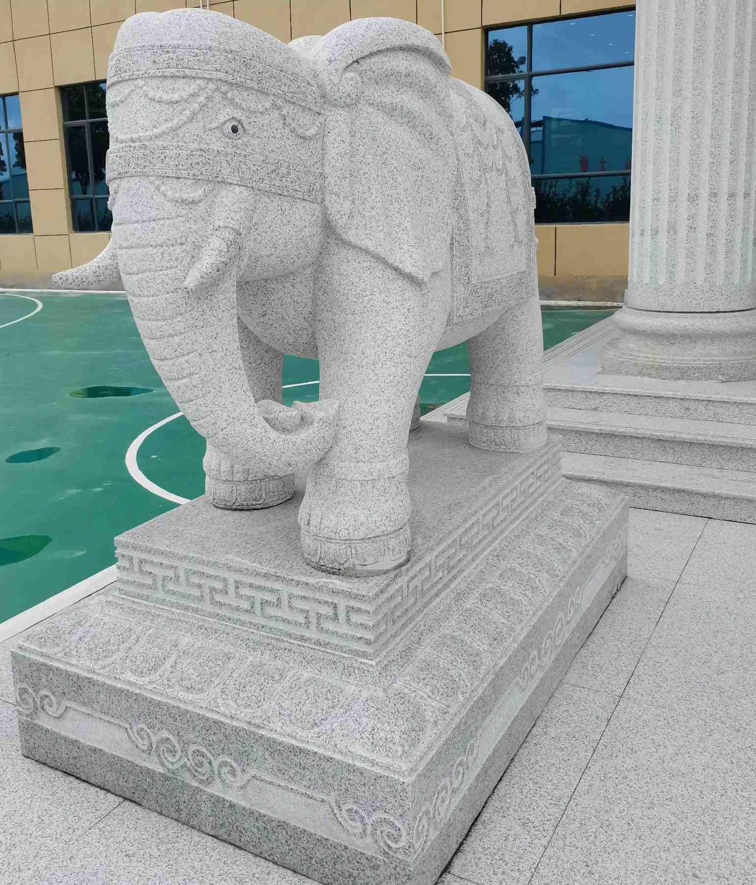 林芝 白麻花岗岩动物异形石雕-大象
