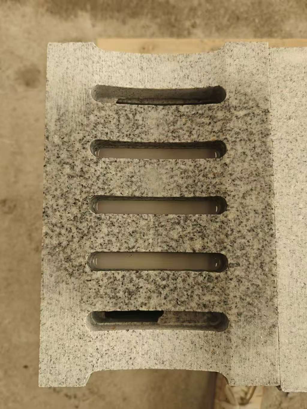 林芝 芝麻白拉丝面花岗岩U型开槽排水槽