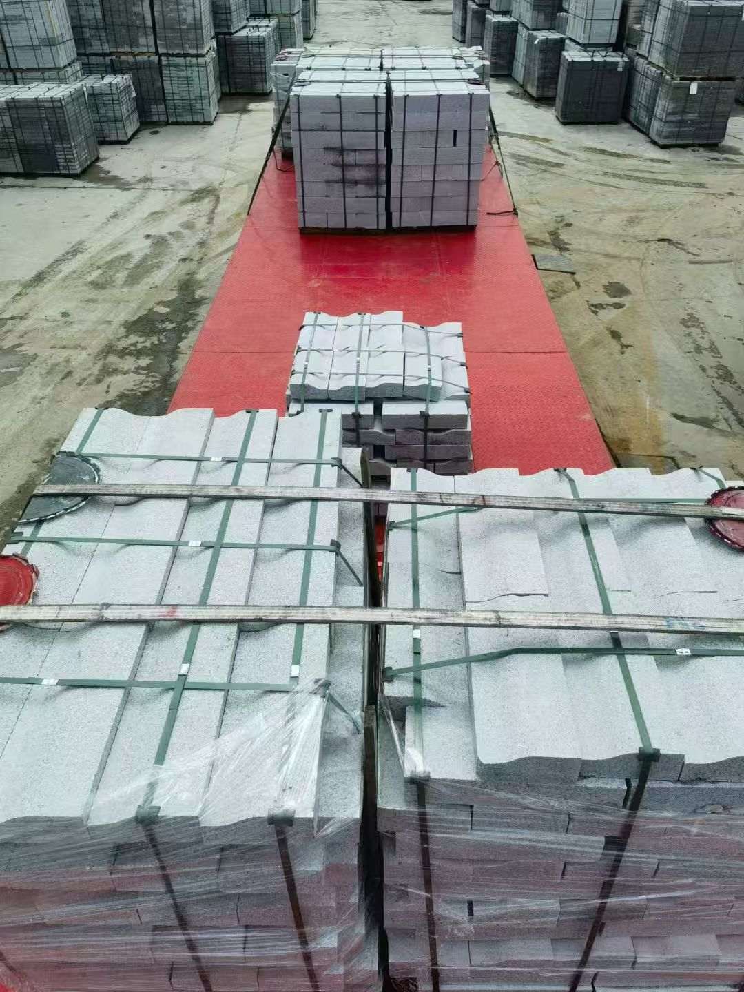 林芝 芝麻白仿形加直形路沿石出货日常