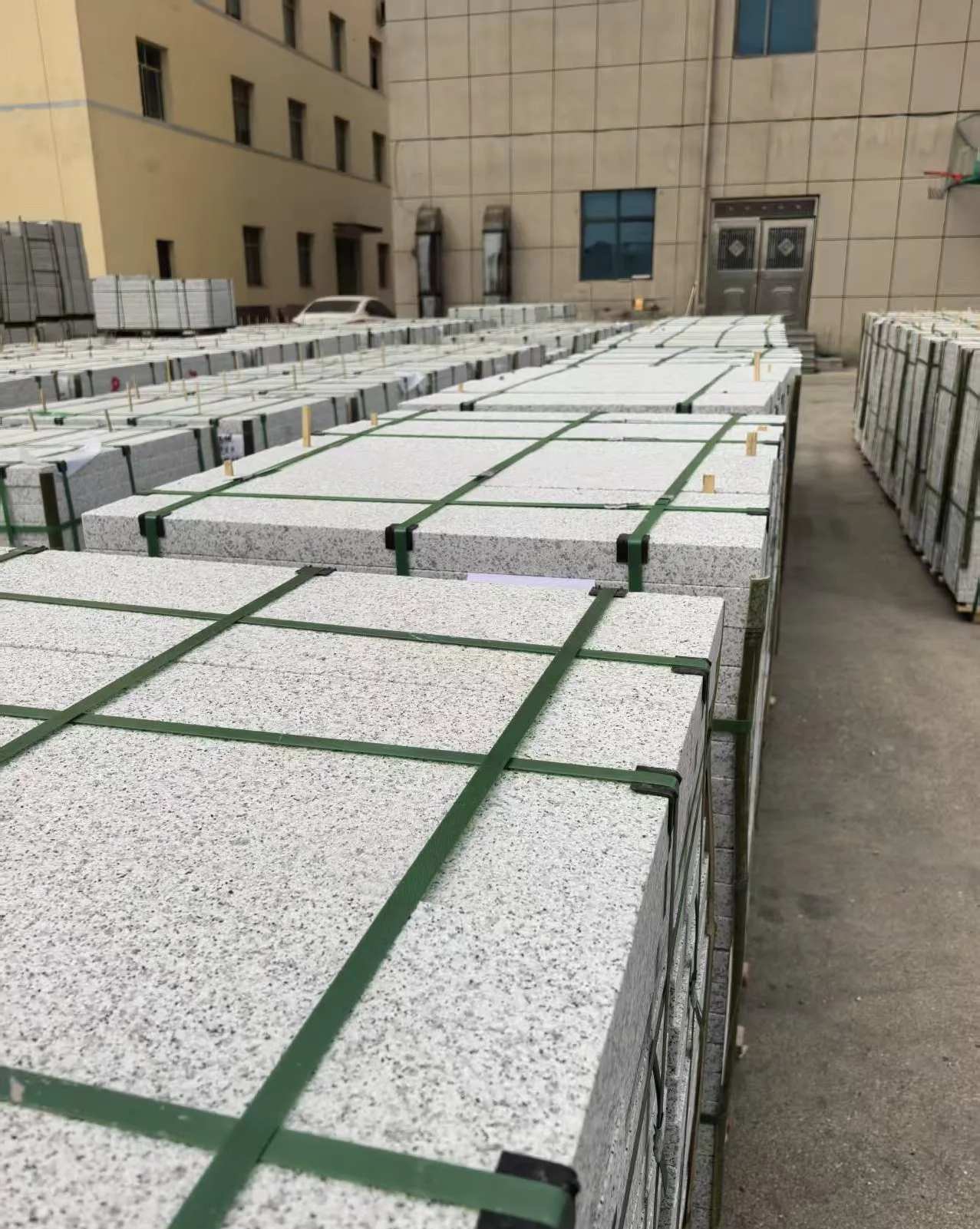 林芝 白麻花岗岩5.0公分荔枝面地铺石