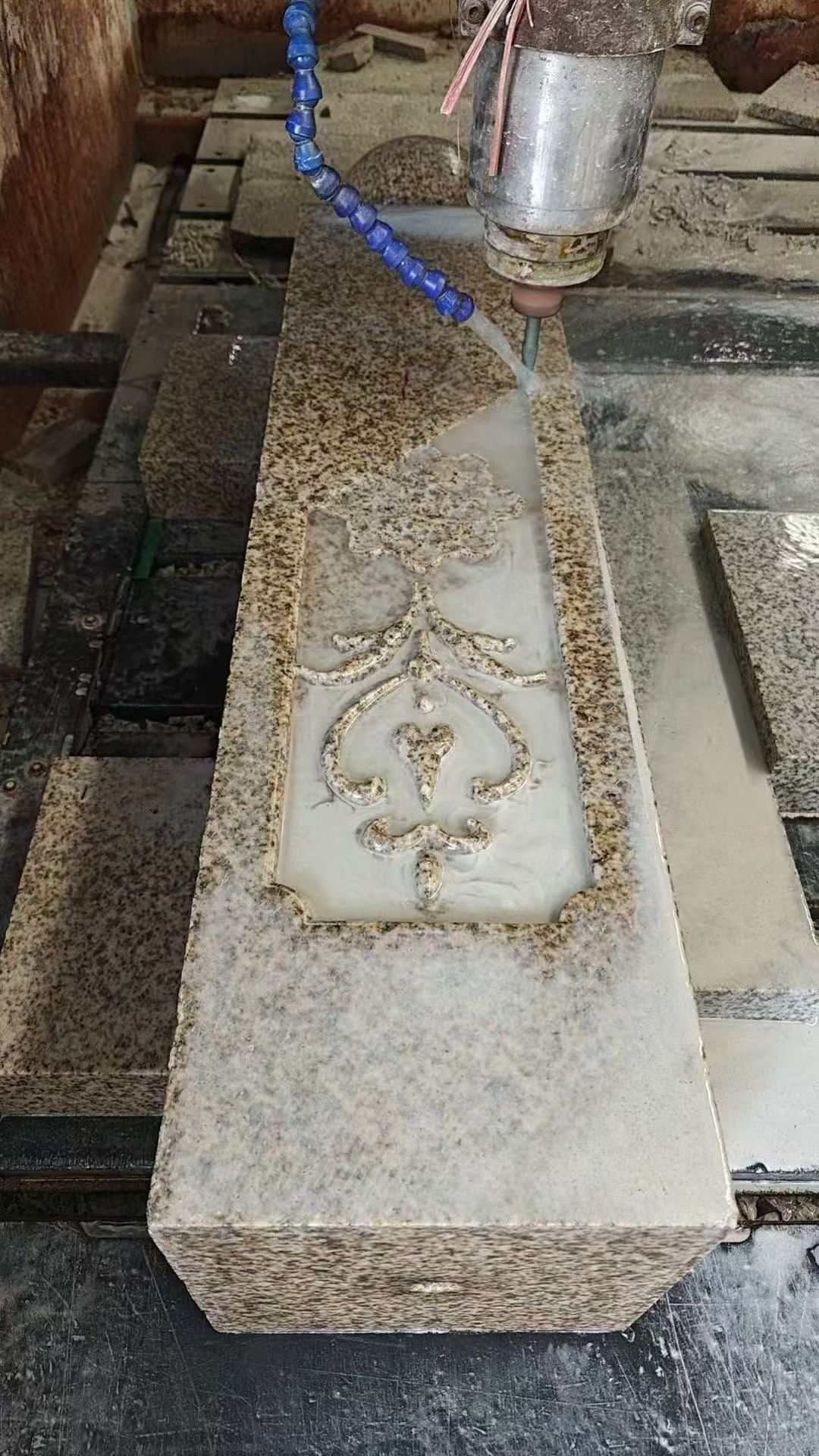 林芝 黄金麻花岗岩异形加工雕刻栏杆大柱