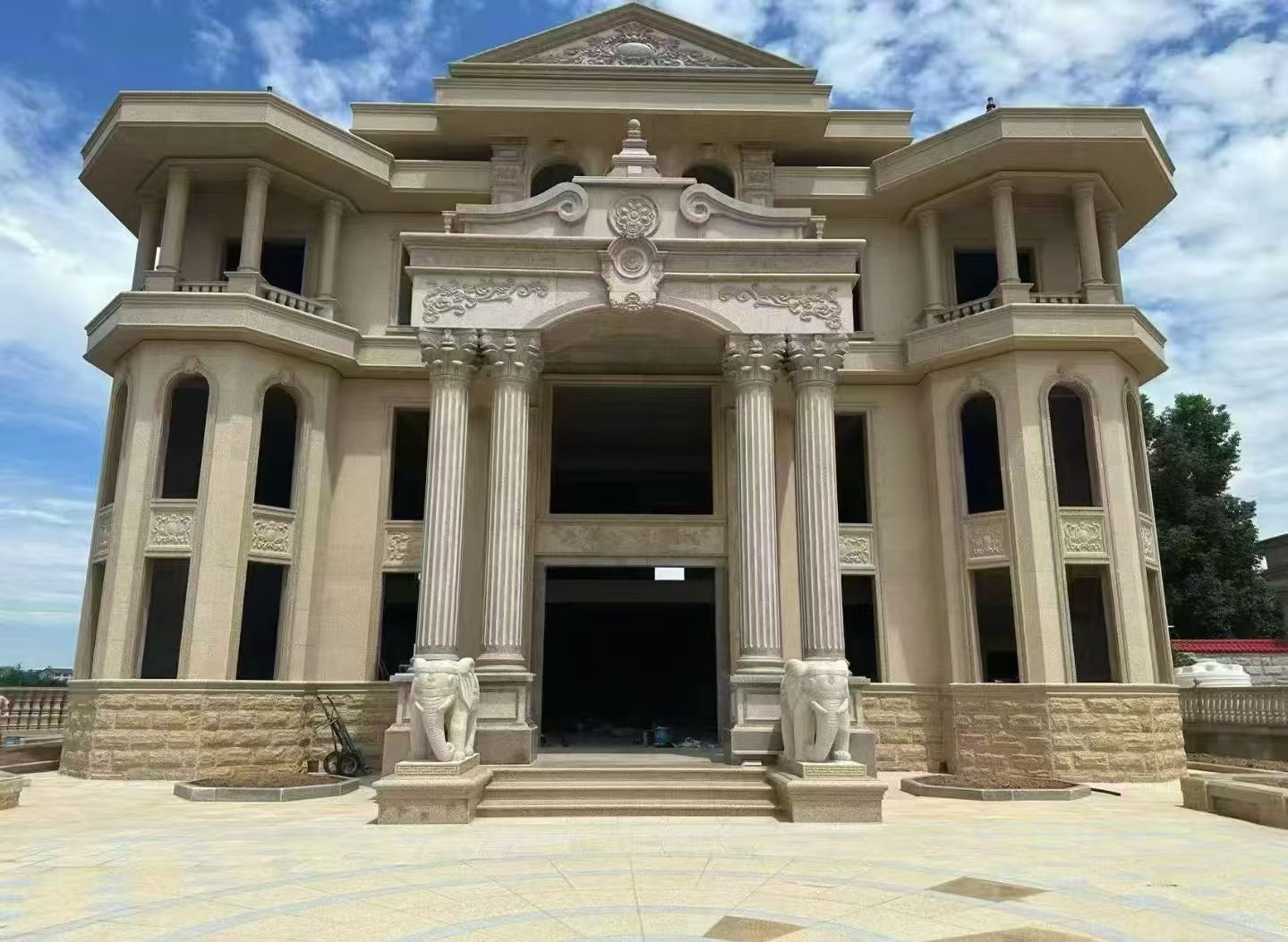 林芝 黄金麻别墅外墙干挂，大柱，大象，蘑菇石，雕花板