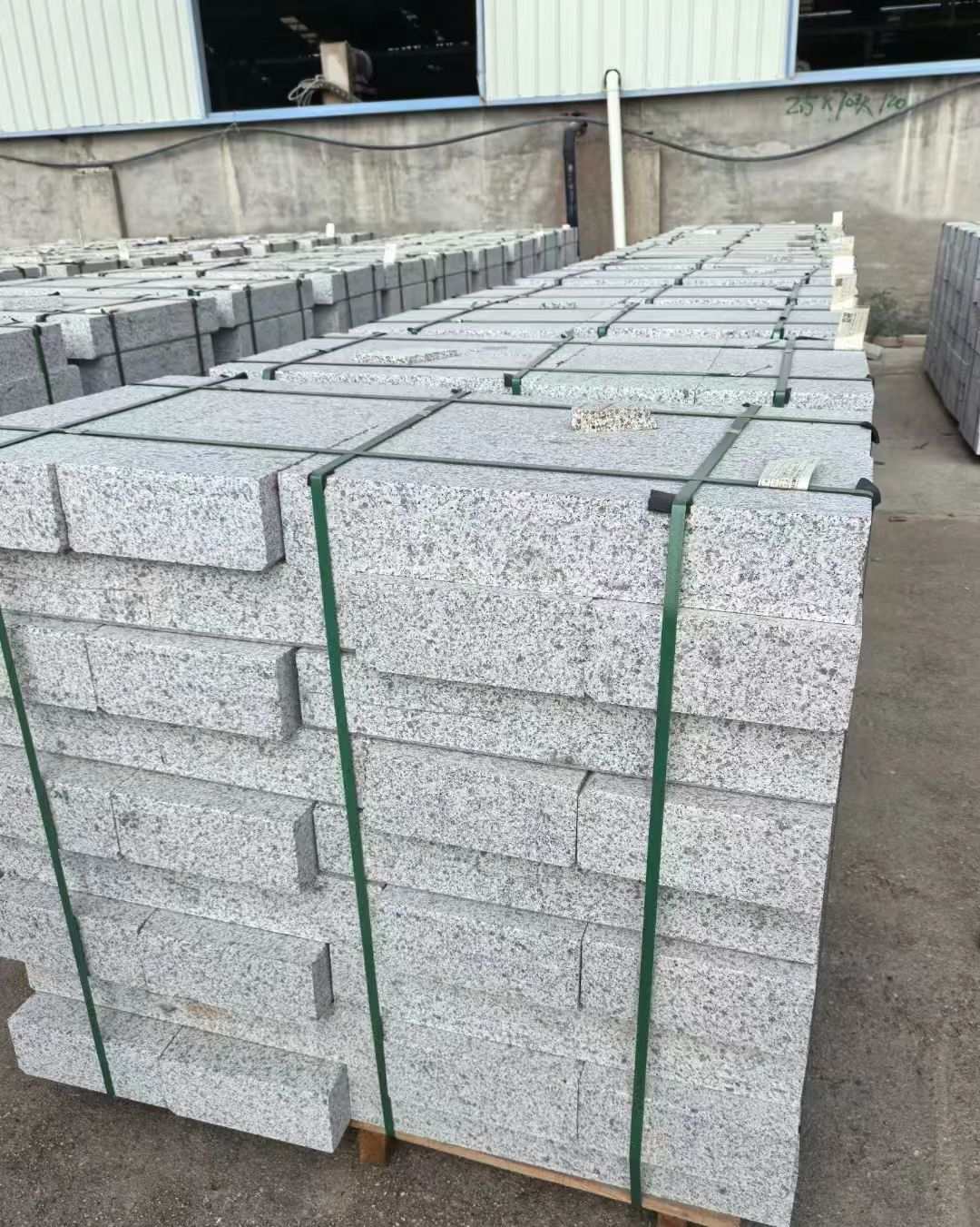 林芝 白麻花岗岩路沿石，弧形路沿石，道牙石，马路牙子，界石，路缘石，平沿石，直岩石，平缘石等