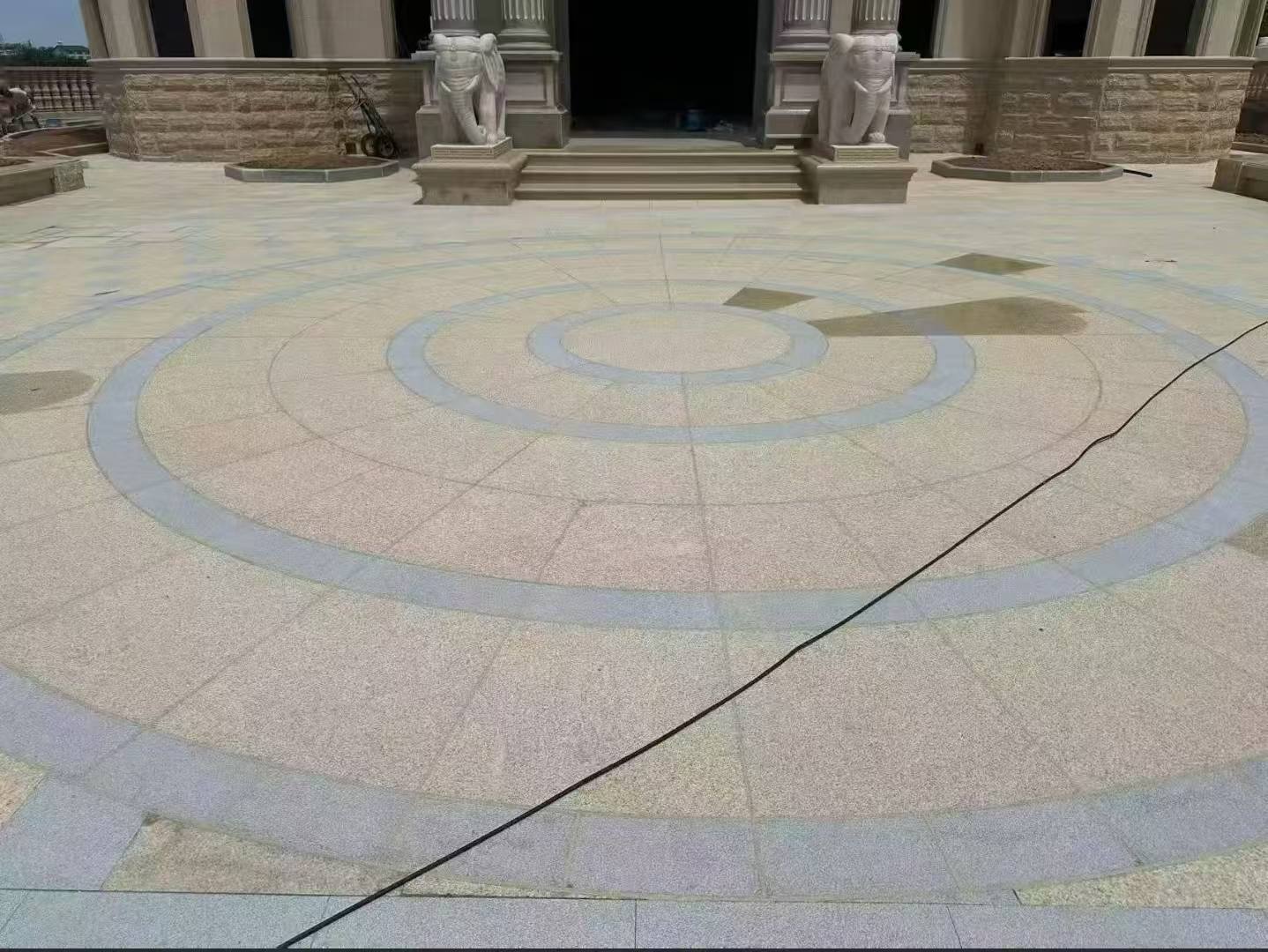 林芝 黄金麻芝麻灰花岗岩石材地铺拼接效果